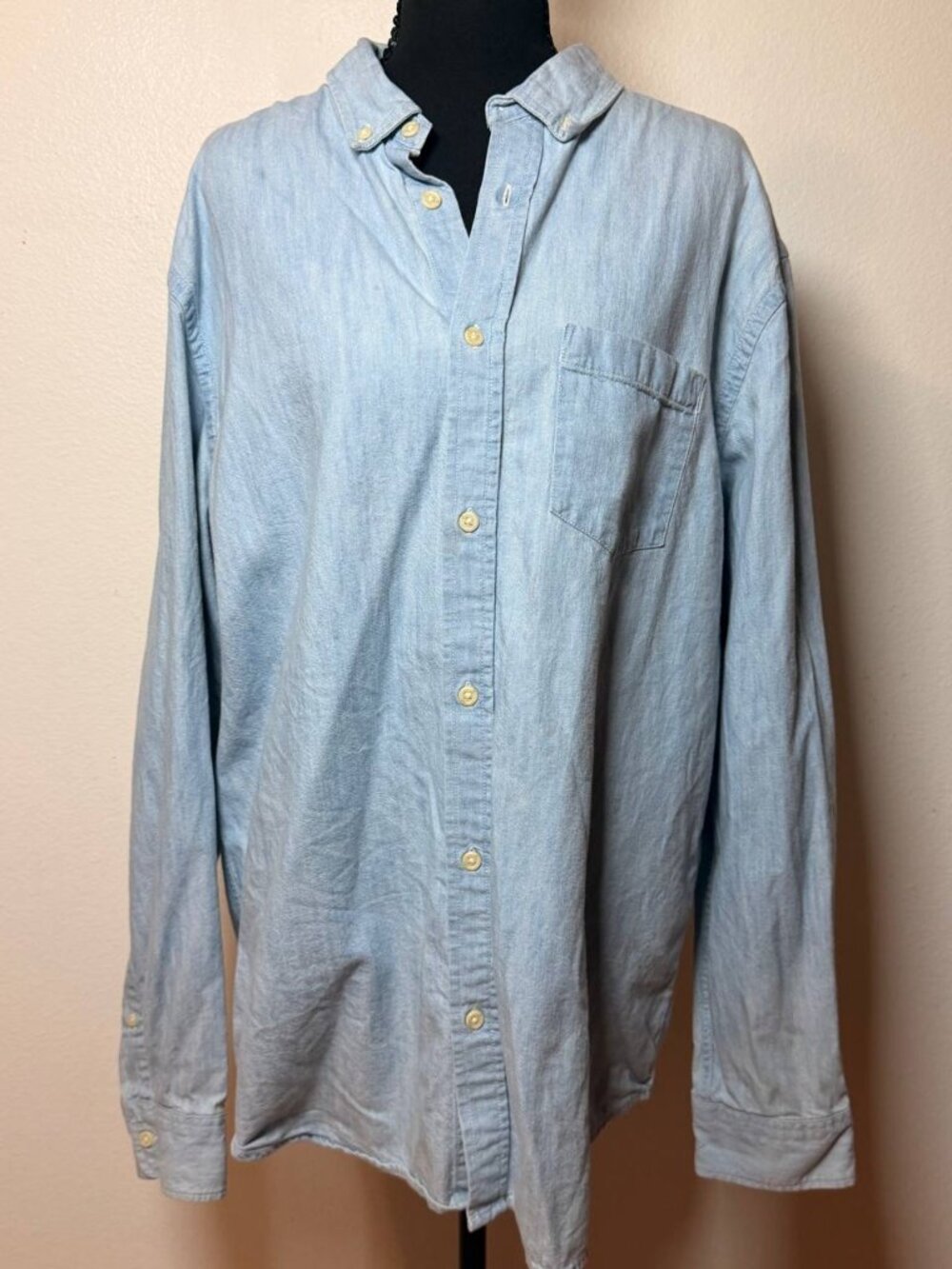 Old Navy Light Wash Chambray Slim Fit Button Down Shirt Casual Denim